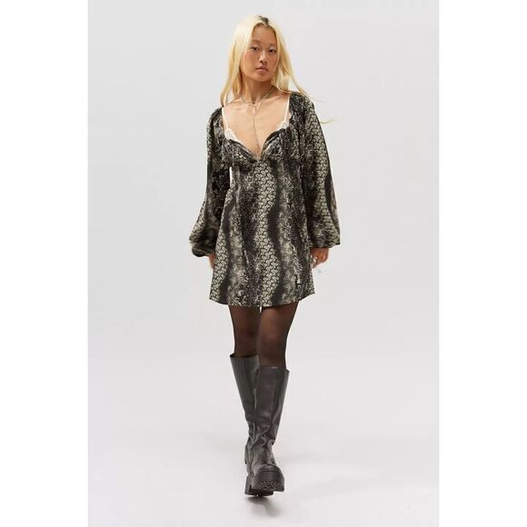 Urban Outfitters Dresses & Skirts - New Urban Outfitters Vivienne Printed Long Sleeve Mini Dress Size S